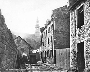 Le contre-mur des fortifications en bordure méridionale de la rue La Friponne à Montréal